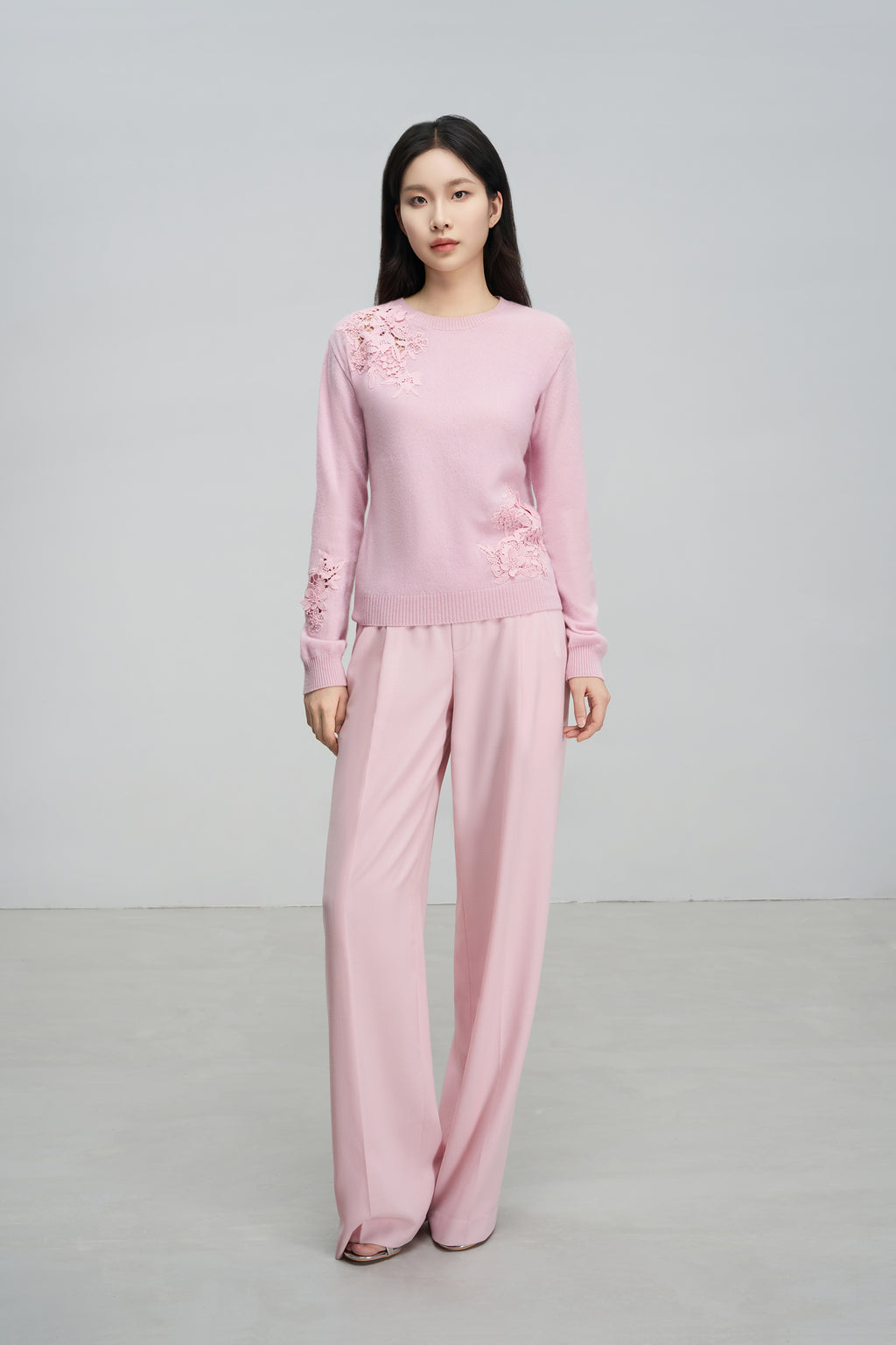 Exquisitely Tailored 3D Floral Lace Sweater