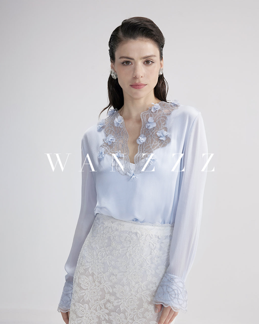 真丝绣花上衣