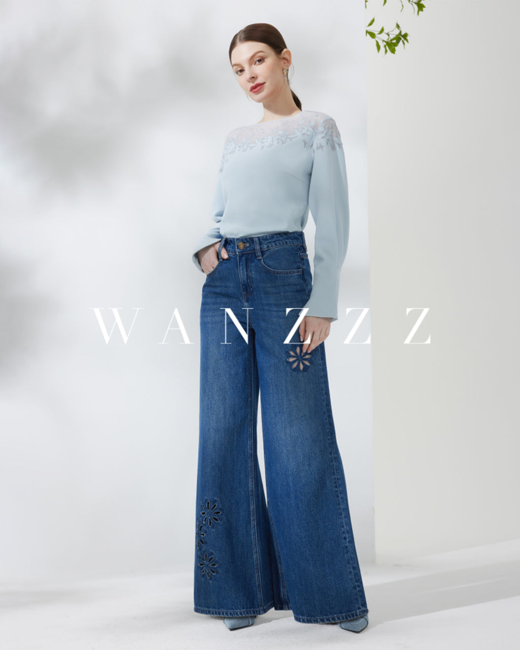 浪漫剪影绣花上衣