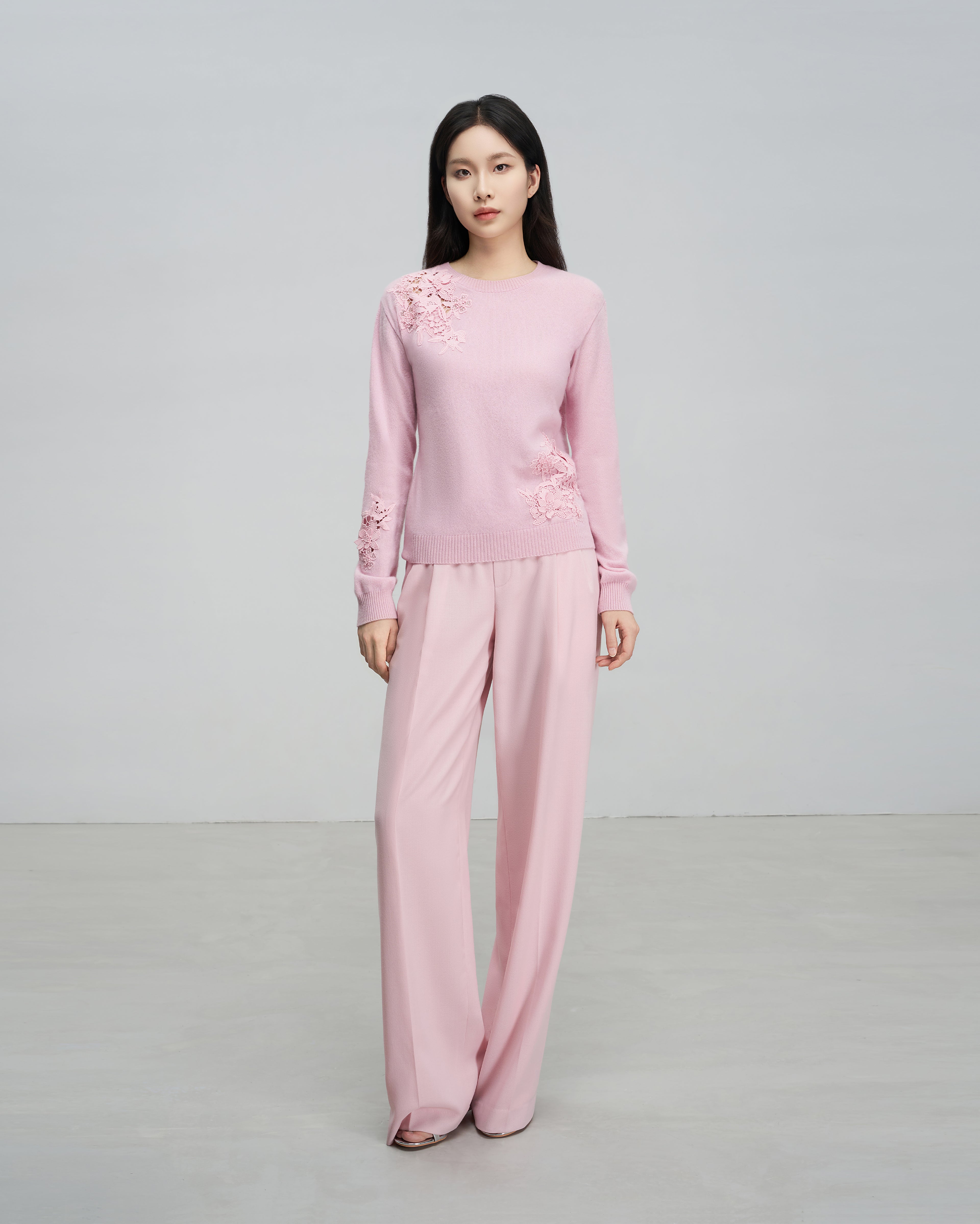 Exquisitely Tailored 3D Floral Lace Sweater